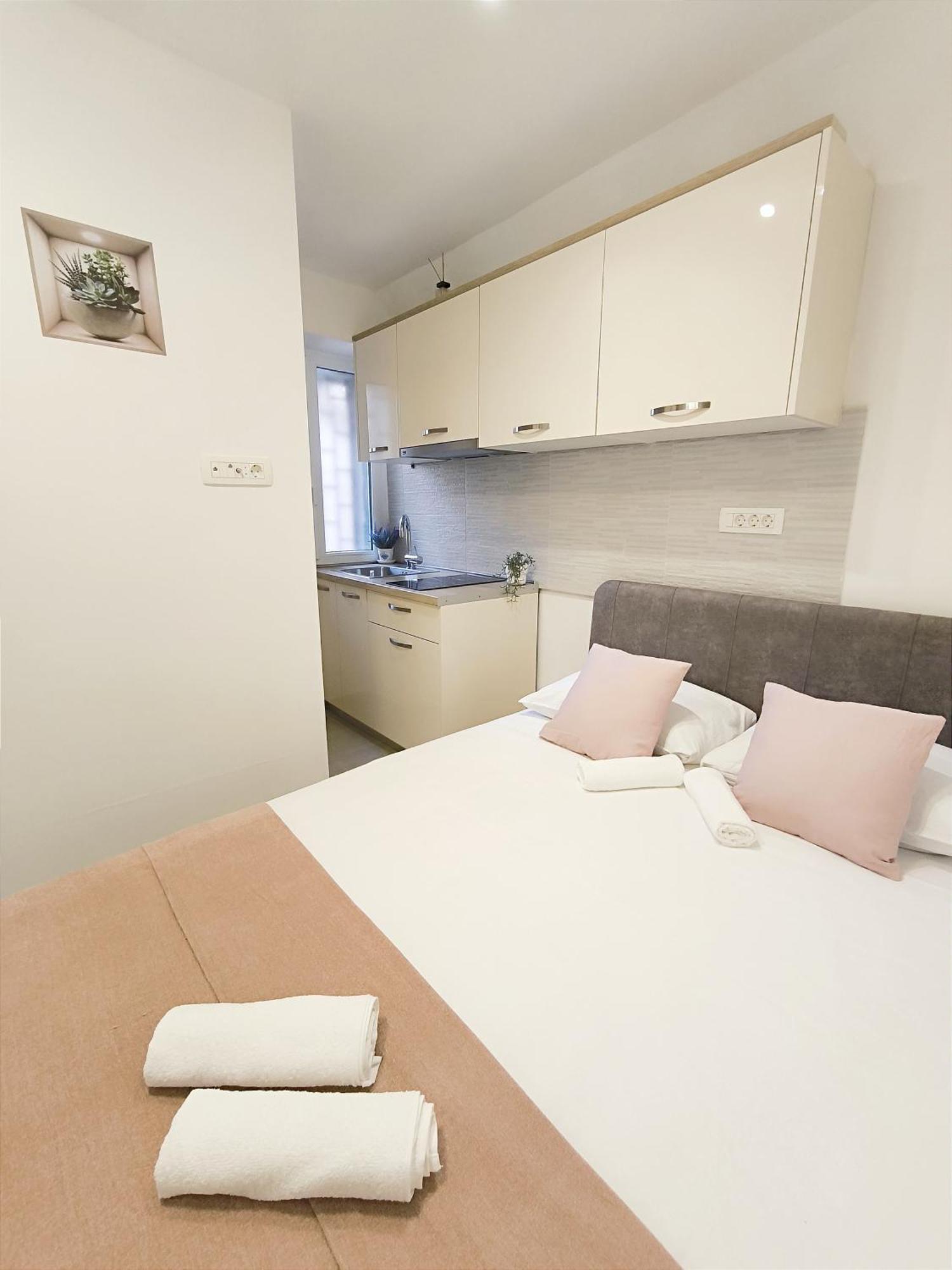 Central Apartment & Room Niko 斯普利特 外观 照片